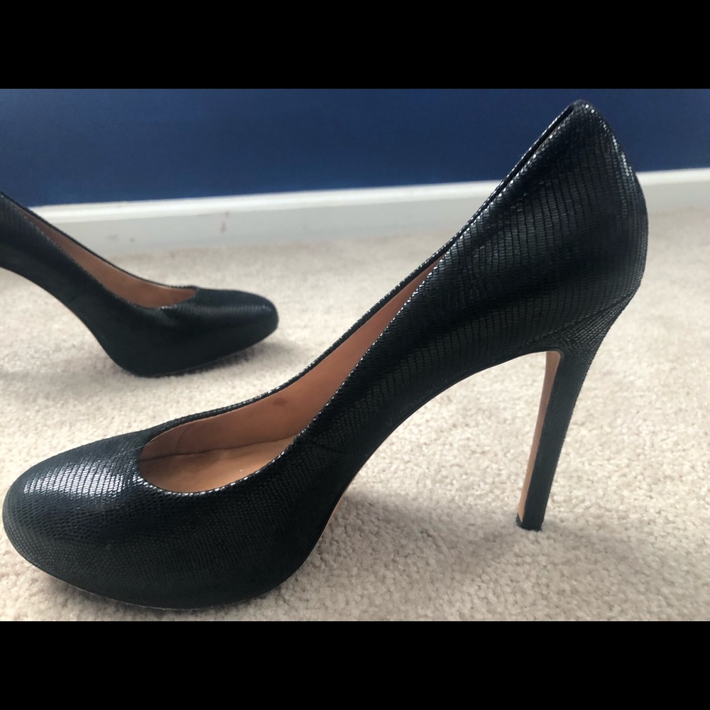 Ann Taylor black leather pumps, ECU, size 8 - Picture 2 of 5